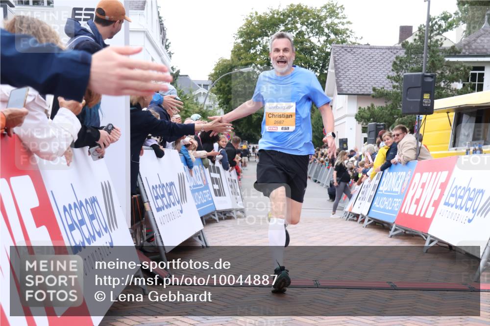 30.08.2026 - Blankeneser Heldenlauf Lena Gebhardt http://msf.ph/oto/10044887 30.08.2026 11:50:26 Ziel 2017, 2060, 2220, 2243, 2687 meine-sportfotos.de
