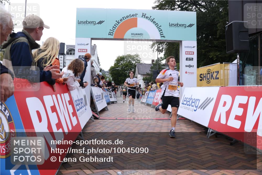30.08.2026 - Blankeneser Heldenlauf Lena Gebhardt http://msf.ph/oto/10045090 30.08.2026 11:50:50 Ziel 2105, 2544, 2732, 2881 meine-sportfotos.de