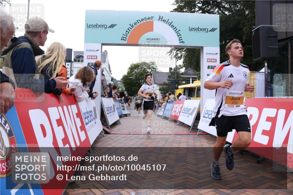 30.08.2026 - Blankeneser Heldenlauf Lena Gebhardt http://msf.ph/oto/10045107 30.08.2026 11:50:50 Ziel 2105, 2544, 2732, 2881 meine-sportfotos.de