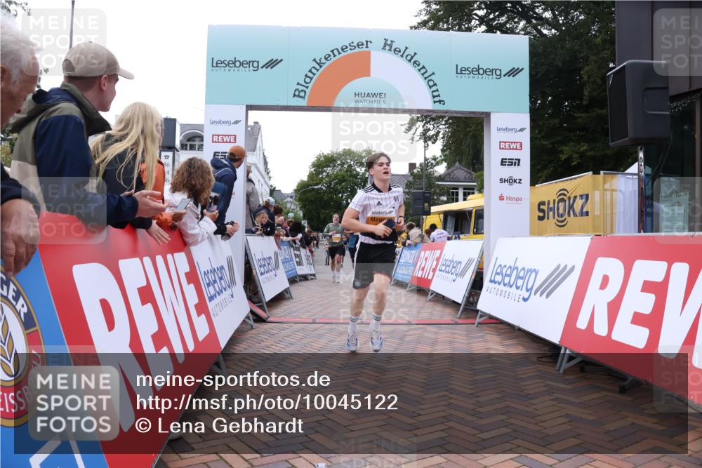 30.08.2026 - Blankeneser Heldenlauf Lena Gebhardt http://msf.ph/oto/10045122 30.08.2026 11:50:51 Ziel 2105, 2544, 2732, 2881 meine-sportfotos.de