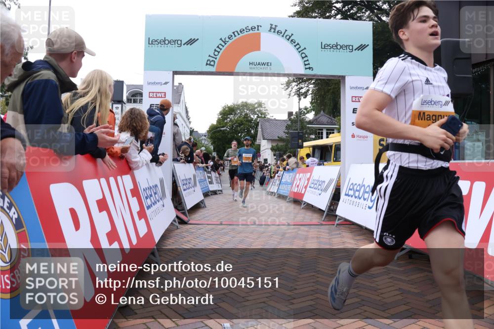 30.08.2026 - Blankeneser Heldenlauf Lena Gebhardt http://msf.ph/oto/10045151 30.08.2026 11:50:52 Ziel 2105, 2544, 2732, 2881 meine-sportfotos.de