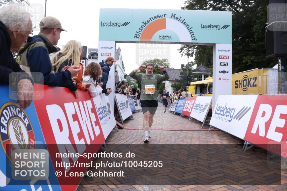 30.08.2026 - Blankeneser Heldenlauf Lena Gebhardt http://msf.ph/oto/10045205 30.08.2026 11:50:55 Ziel 2105, 2149, 2150, 2544, 2712, 2732, 2881 meine-sportfotos.de