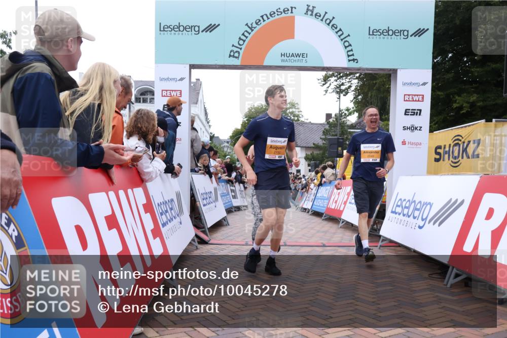 30.08.2026 - Blankeneser Heldenlauf Lena Gebhardt http://msf.ph/oto/10045278 30.08.2026 11:50:59 Ziel 2149, 2150, 2209, 2544, 2712, 2881 meine-sportfotos.de