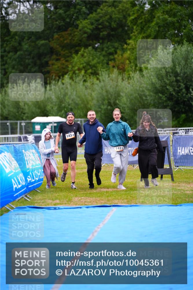 30.08.2026 - Elbe Triathlon Hamburg LAZAROV Photography http://msf.ph/oto/10045361 30.08.2026 17:02:11 Ziel  meine-sportfotos.de
