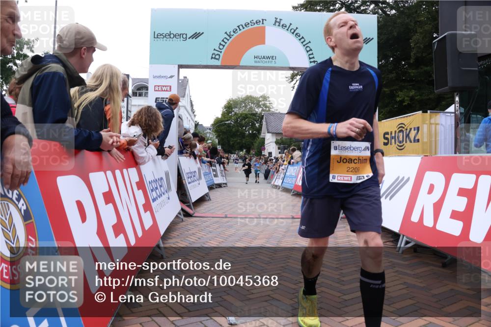 30.08.2026 - Blankeneser Heldenlauf Lena Gebhardt http://msf.ph/oto/10045368 30.08.2026 11:51:03 Ziel 2149, 2150, 2209, 2712 meine-sportfotos.de