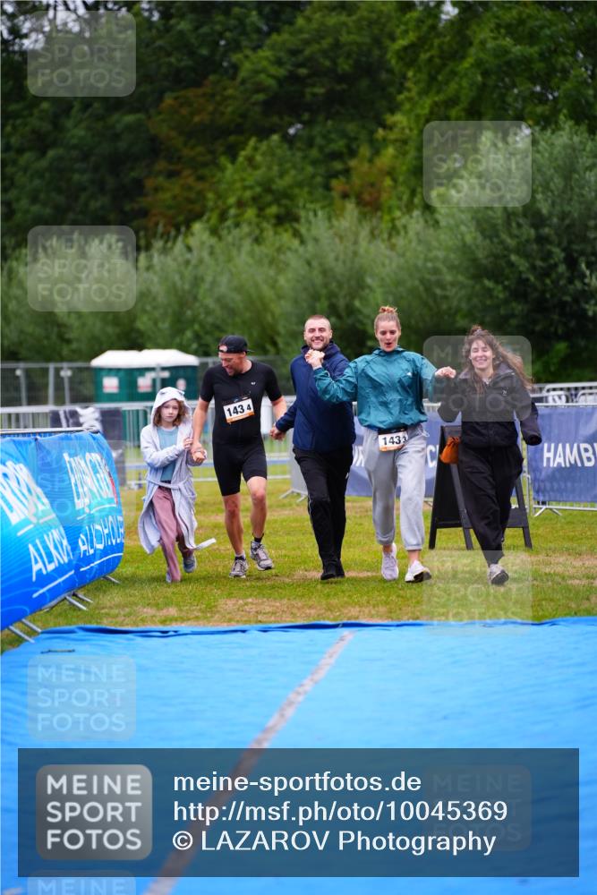 30.08.2026 - Elbe Triathlon Hamburg LAZAROV Photography http://msf.ph/oto/10045369 30.08.2026 17:02:11 Ziel  meine-sportfotos.de