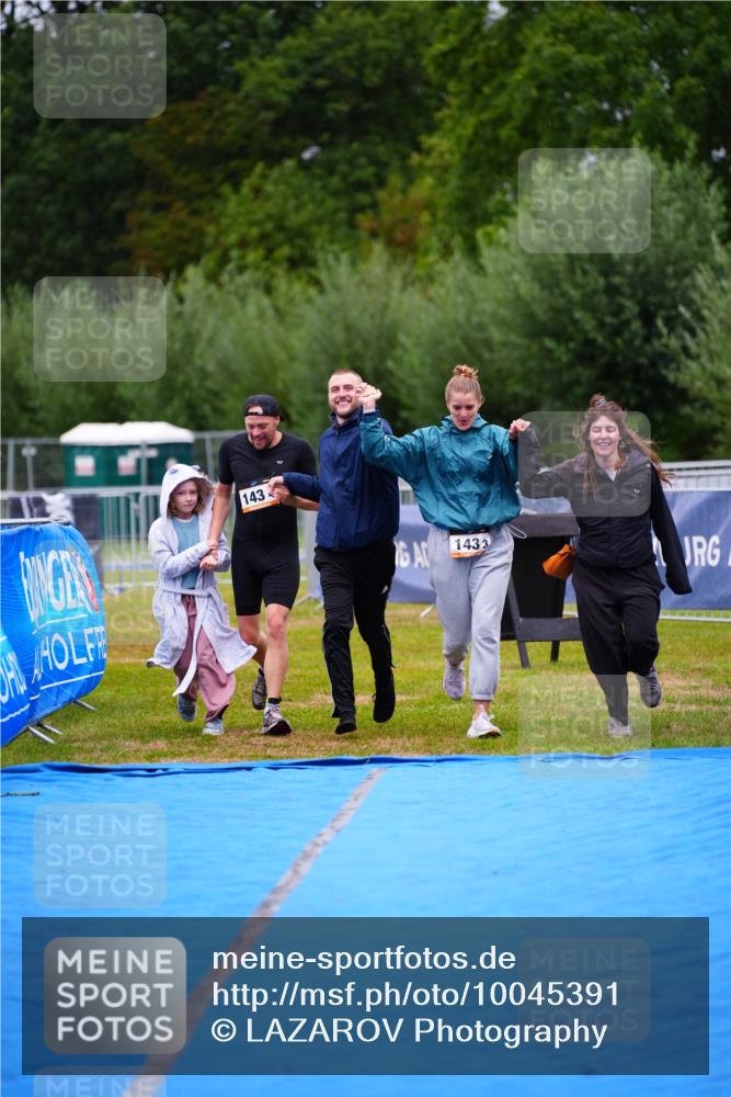 30.08.2026 - Elbe Triathlon Hamburg LAZAROV Photography http://msf.ph/oto/10045391 30.08.2026 17:02:12 Ziel  meine-sportfotos.de