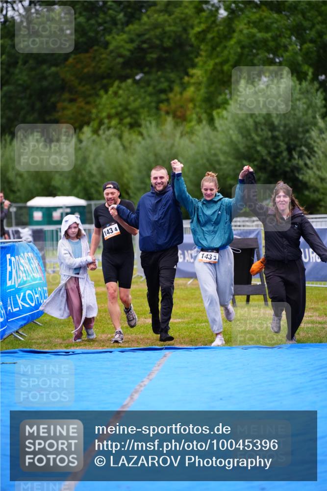 30.08.2026 - Elbe Triathlon Hamburg LAZAROV Photography http://msf.ph/oto/10045396 30.08.2026 17:02:12 Ziel  meine-sportfotos.de
