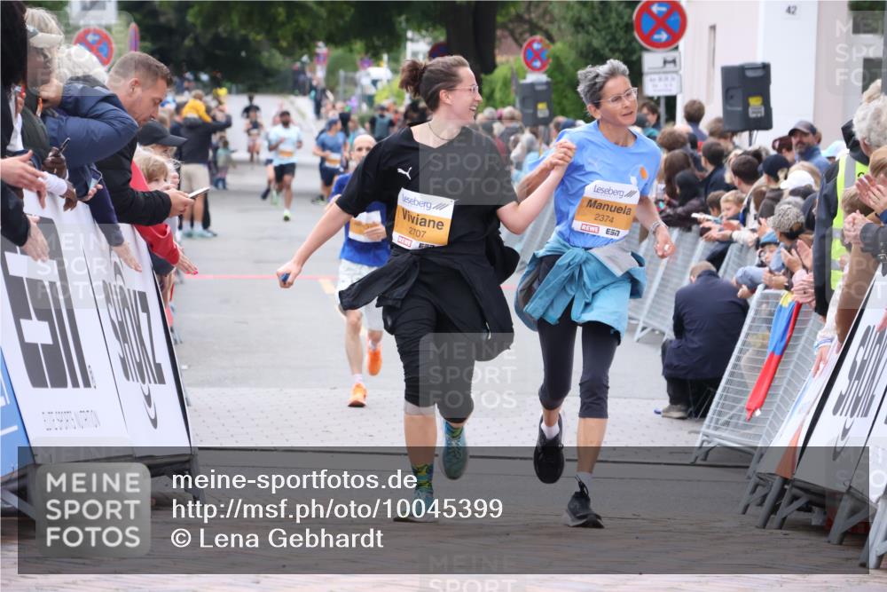 30.08.2026 - Blankeneser Heldenlauf Lena Gebhardt http://msf.ph/oto/10045399 30.08.2026 11:51:05 Ziel 2149, 2150, 2209, 2374, 2707, 2712 meine-sportfotos.de