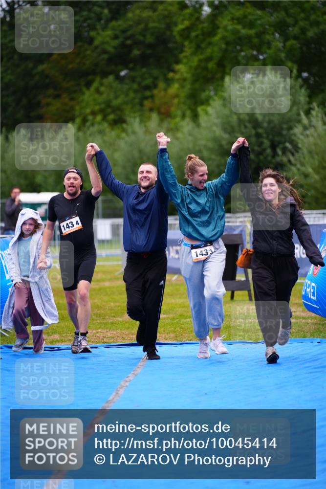 30.08.2026 - Elbe Triathlon Hamburg LAZAROV Photography http://msf.ph/oto/10045414 30.08.2026 17:02:13 Ziel  meine-sportfotos.de