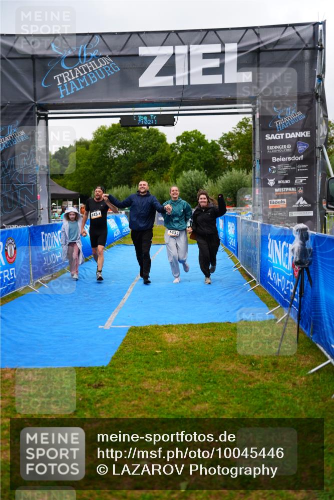 30.08.2026 - Elbe Triathlon Hamburg LAZAROV Photography http://msf.ph/oto/10045446 30.08.2026 17:02:16 Ziel  meine-sportfotos.de