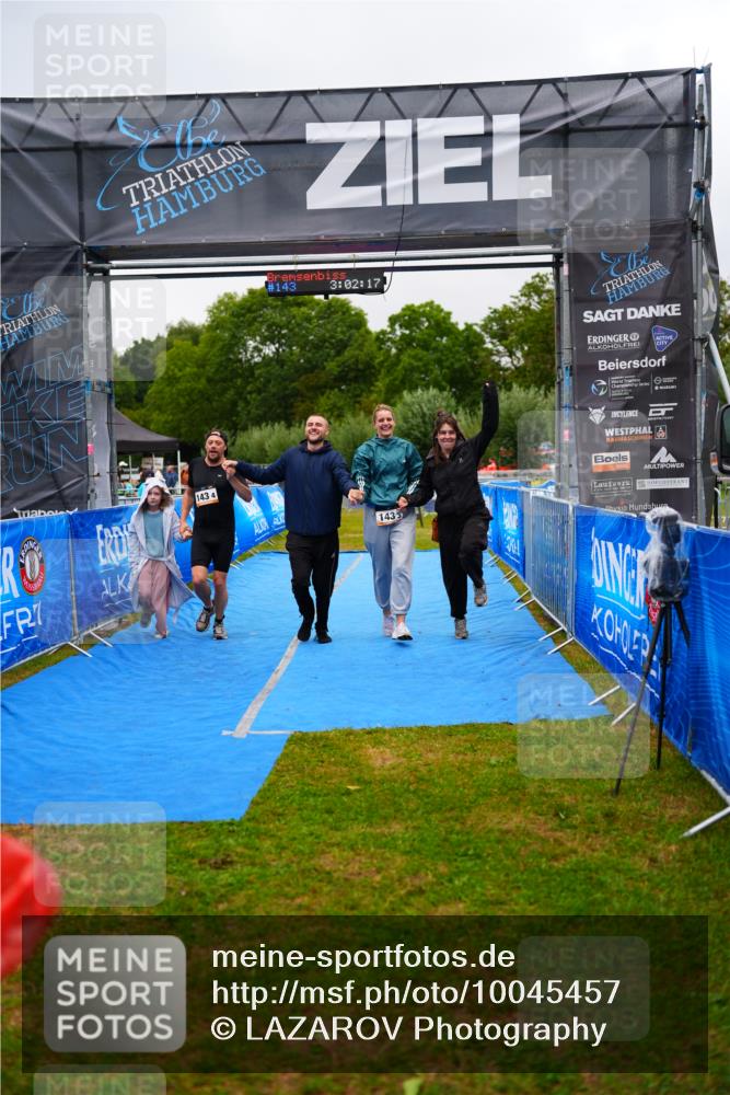30.08.2026 - Elbe Triathlon Hamburg LAZAROV Photography http://msf.ph/oto/10045457 30.08.2026 17:02:16 Ziel  meine-sportfotos.de