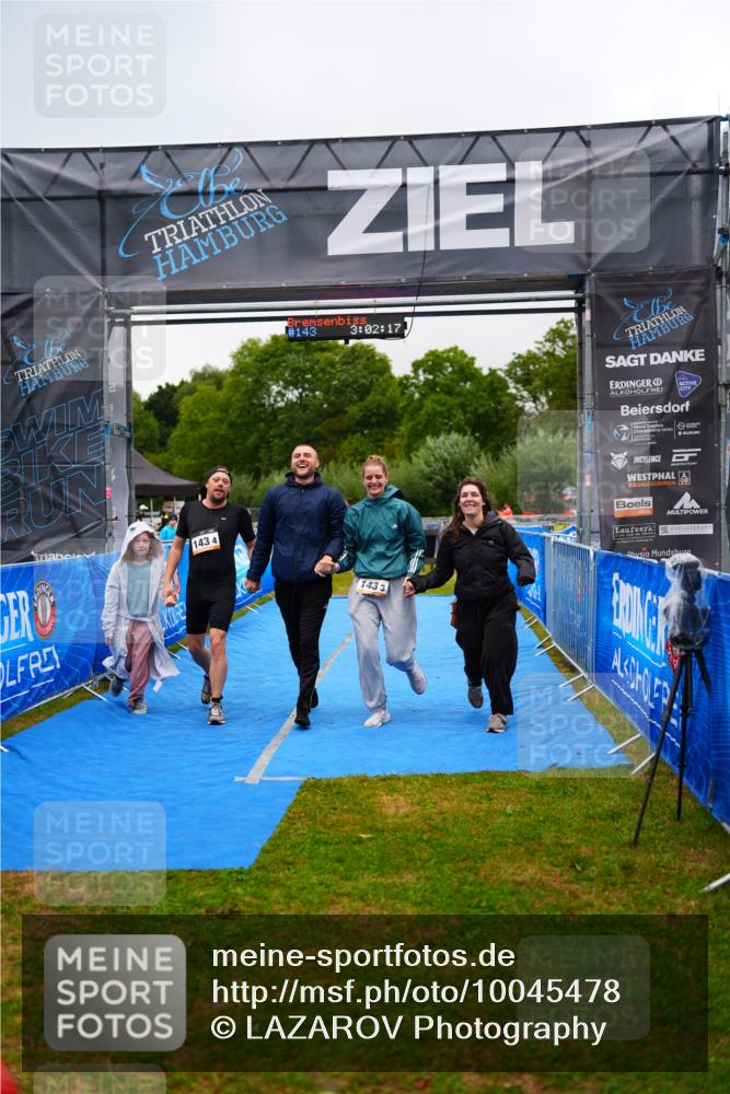 30.08.2026 - Elbe Triathlon Hamburg LAZAROV Photography http://msf.ph/oto/10045478 30.08.2026 17:02:17 Ziel  meine-sportfotos.de