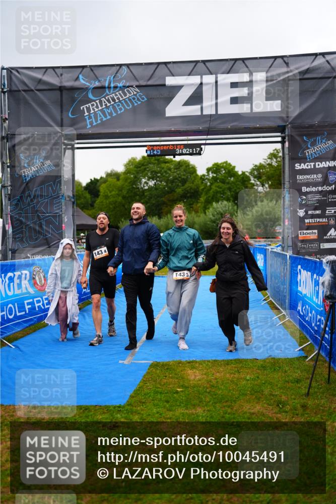 30.08.2026 - Elbe Triathlon Hamburg LAZAROV Photography http://msf.ph/oto/10045491 30.08.2026 17:02:17 Ziel  meine-sportfotos.de