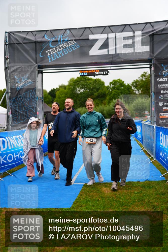 30.08.2026 - Elbe Triathlon Hamburg LAZAROV Photography http://msf.ph/oto/10045496 30.08.2026 17:02:18 Ziel  meine-sportfotos.de