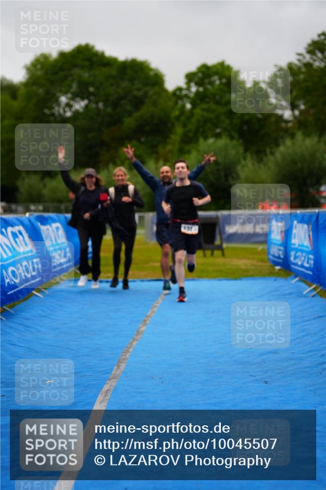 30.08.2026 - Elbe Triathlon Hamburg LAZAROV Photography http://msf.ph/oto/10045507 30.08.2026 17:02:40 Ziel  meine-sportfotos.de