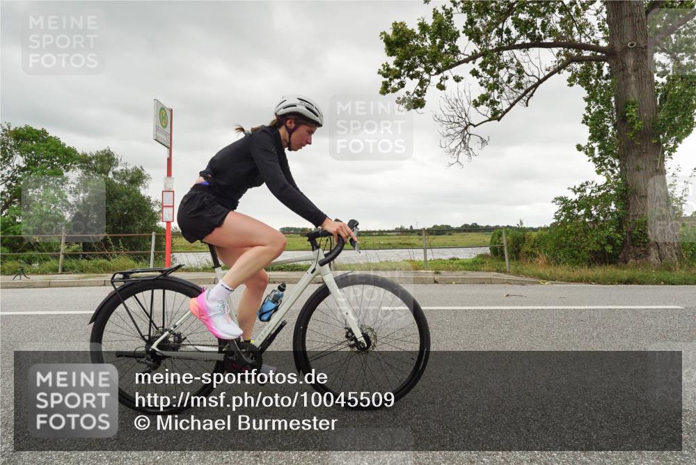 30.08.2026 - Elbe Triathlon Hamburg Michael Burmester http://msf.ph/oto/10045509 30.08.2026 14:23:56 Radfahren 137 meine-sportfotos.de