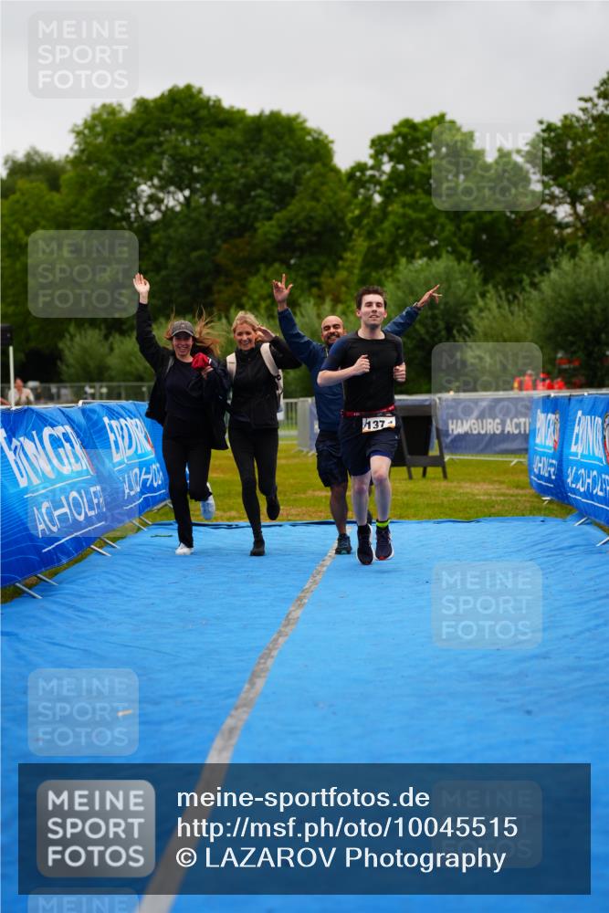 30.08.2026 - Elbe Triathlon Hamburg LAZAROV Photography http://msf.ph/oto/10045515 30.08.2026 17:02:40 Ziel  meine-sportfotos.de