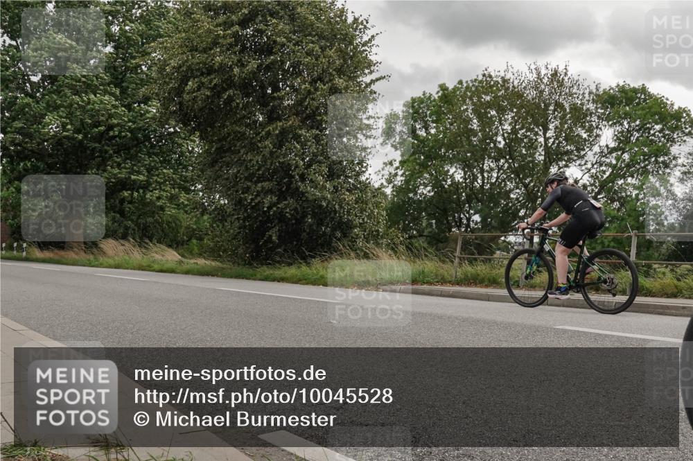 30.08.2026 - Elbe Triathlon Hamburg Michael Burmester http://msf.ph/oto/10045528 30.08.2026 15:27:15 Radfahren  meine-sportfotos.de