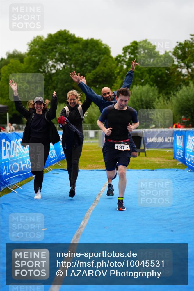 30.08.2026 - Elbe Triathlon Hamburg LAZAROV Photography http://msf.ph/oto/10045531 30.08.2026 17:02:41 Ziel  meine-sportfotos.de