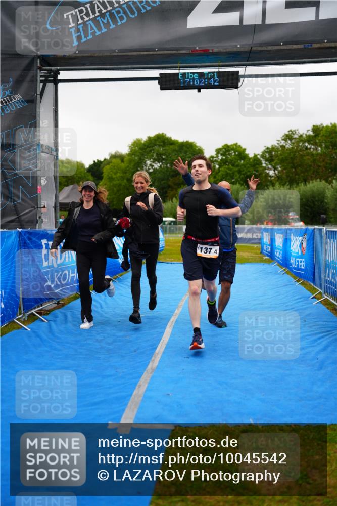 30.08.2026 - Elbe Triathlon Hamburg LAZAROV Photography http://msf.ph/oto/10045542 30.08.2026 17:02:42 Ziel  meine-sportfotos.de