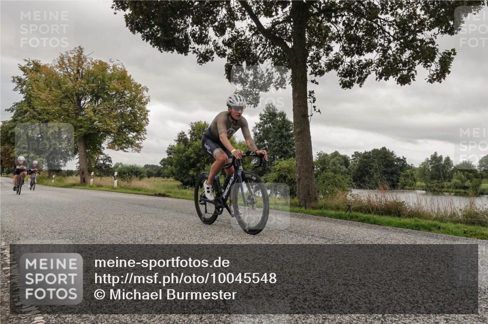 30.08.2026 - Elbe Triathlon Hamburg Michael Burmester http://msf.ph/oto/10045548 30.08.2026 09:28:08 Radfahren 215, 220, 235, 253, 374, 481, 534, 590, 698, 731 meine-sportfotos.de