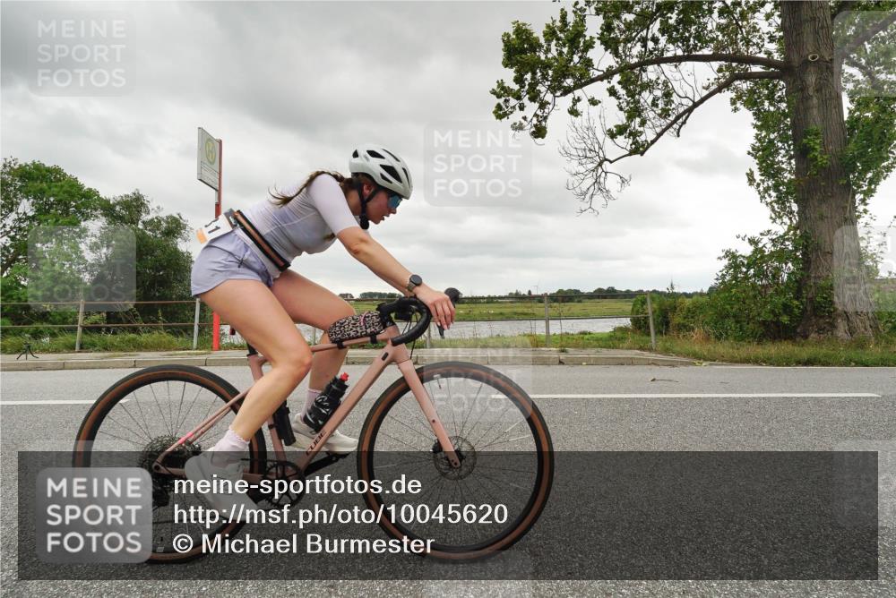 30.08.2026 - Elbe Triathlon Hamburg Michael Burmester http://msf.ph/oto/10045620 30.08.2026 14:26:13 Radfahren 138 meine-sportfotos.de