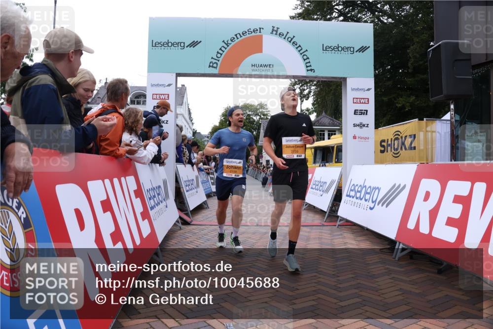 30.08.2026 - Blankeneser Heldenlauf Lena Gebhardt http://msf.ph/oto/10045688 30.08.2026 11:51:21 Ziel 2158, 2159, 2694, 2799 meine-sportfotos.de