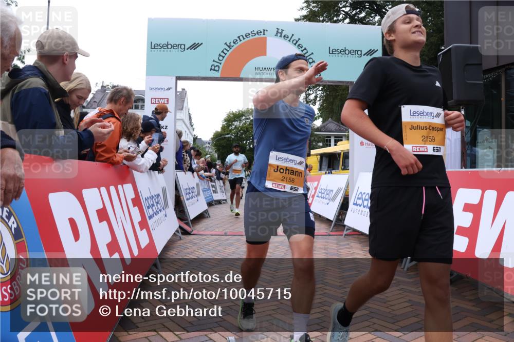 30.08.2026 - Blankeneser Heldenlauf Lena Gebhardt http://msf.ph/oto/10045715 30.08.2026 11:51:22 Ziel 2158, 2159, 2799 meine-sportfotos.de