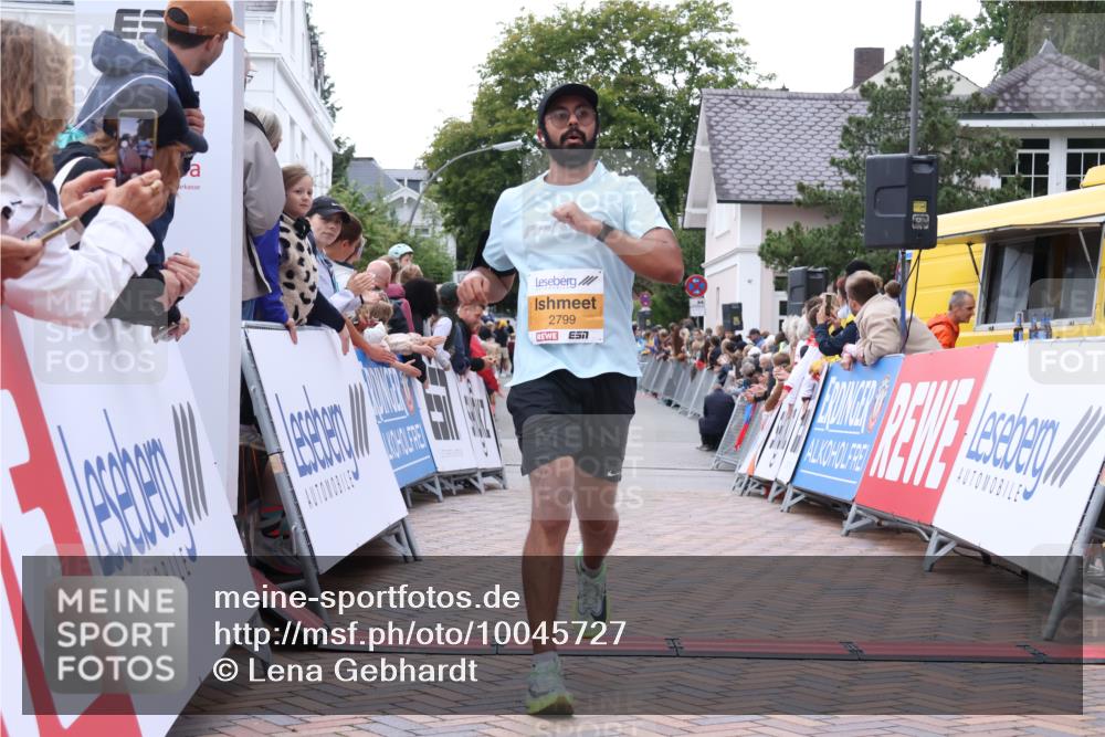 30.08.2026 - Blankeneser Heldenlauf Lena Gebhardt http://msf.ph/oto/10045727 30.08.2026 11:51:23 Ziel 2158, 2159, 2799 meine-sportfotos.de