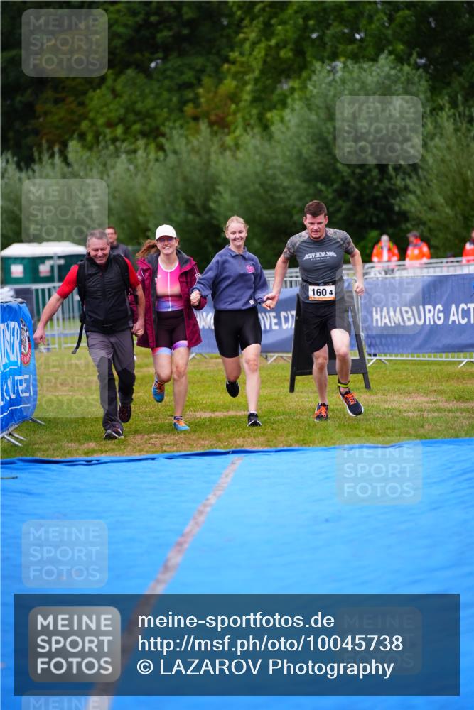 30.08.2026 - Elbe Triathlon Hamburg LAZAROV Photography http://msf.ph/oto/10045738 30.08.2026 17:05:01 Ziel  meine-sportfotos.de