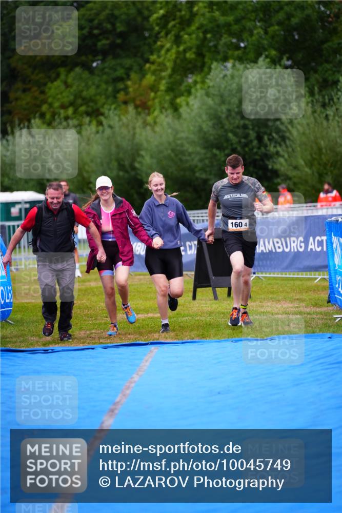 30.08.2026 - Elbe Triathlon Hamburg LAZAROV Photography http://msf.ph/oto/10045749 30.08.2026 17:05:01 Ziel  meine-sportfotos.de