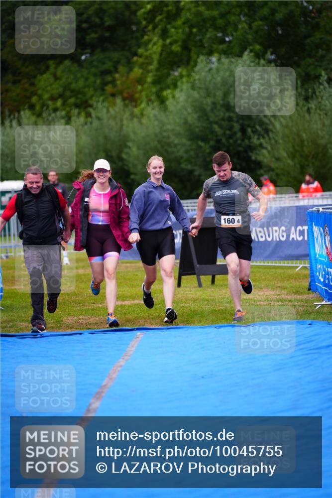 30.08.2026 - Elbe Triathlon Hamburg LAZAROV Photography http://msf.ph/oto/10045755 30.08.2026 17:05:01 Ziel  meine-sportfotos.de