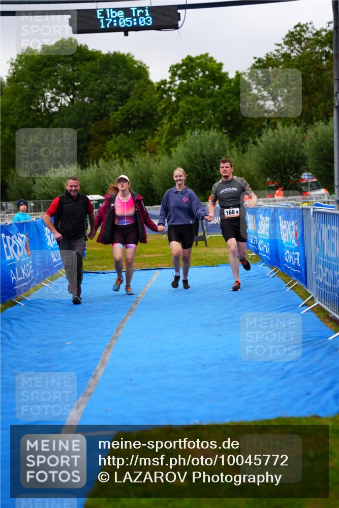 30.08.2026 - Elbe Triathlon Hamburg LAZAROV Photography http://msf.ph/oto/10045772 30.08.2026 17:05:03 Ziel  meine-sportfotos.de