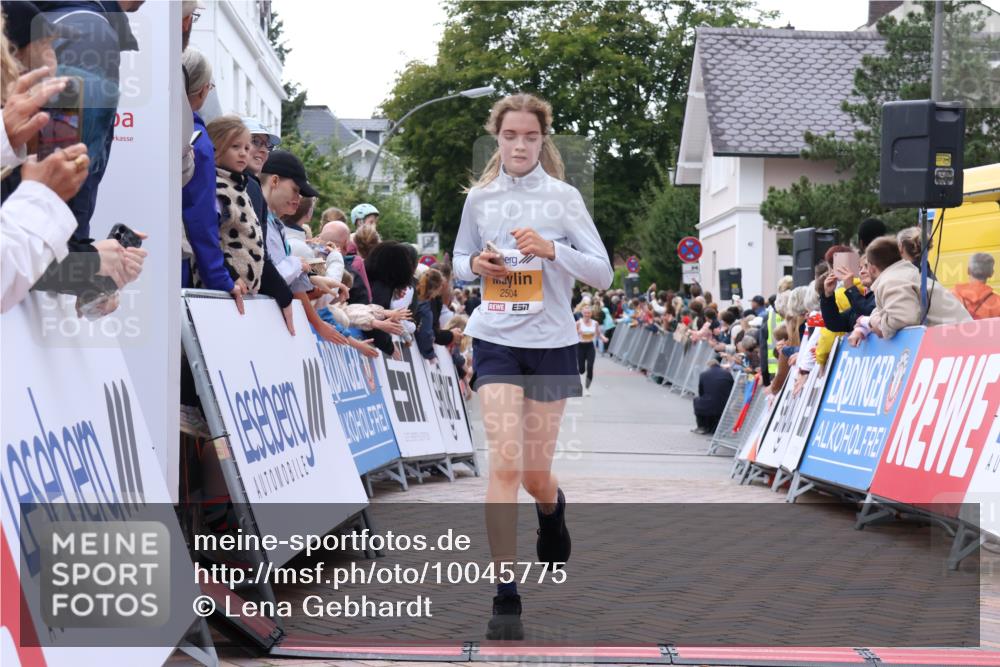 30.08.2026 - Blankeneser Heldenlauf Lena Gebhardt http://msf.ph/oto/10045775 30.08.2026 11:51:28 Ziel 2158, 2159, 2504, 2799 meine-sportfotos.de