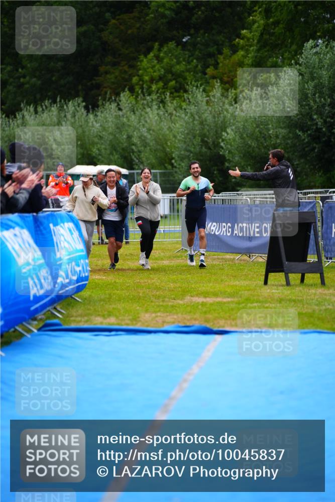 30.08.2026 - Elbe Triathlon Hamburg LAZAROV Photography http://msf.ph/oto/10045837 30.08.2026 17:09:43 Ziel  meine-sportfotos.de