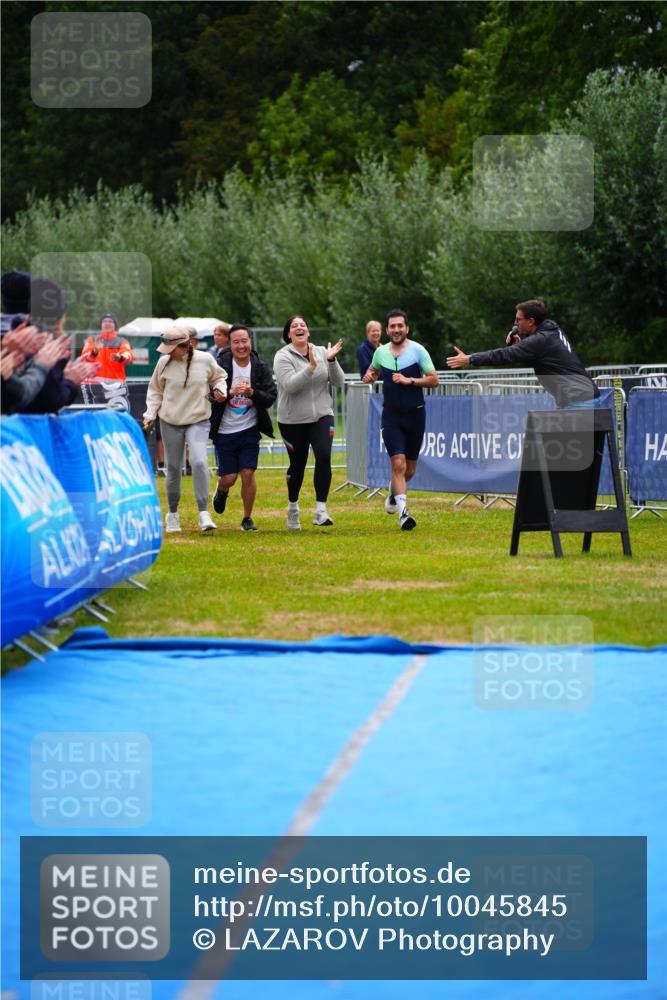 30.08.2026 - Elbe Triathlon Hamburg LAZAROV Photography http://msf.ph/oto/10045845 30.08.2026 17:09:43 Ziel  meine-sportfotos.de