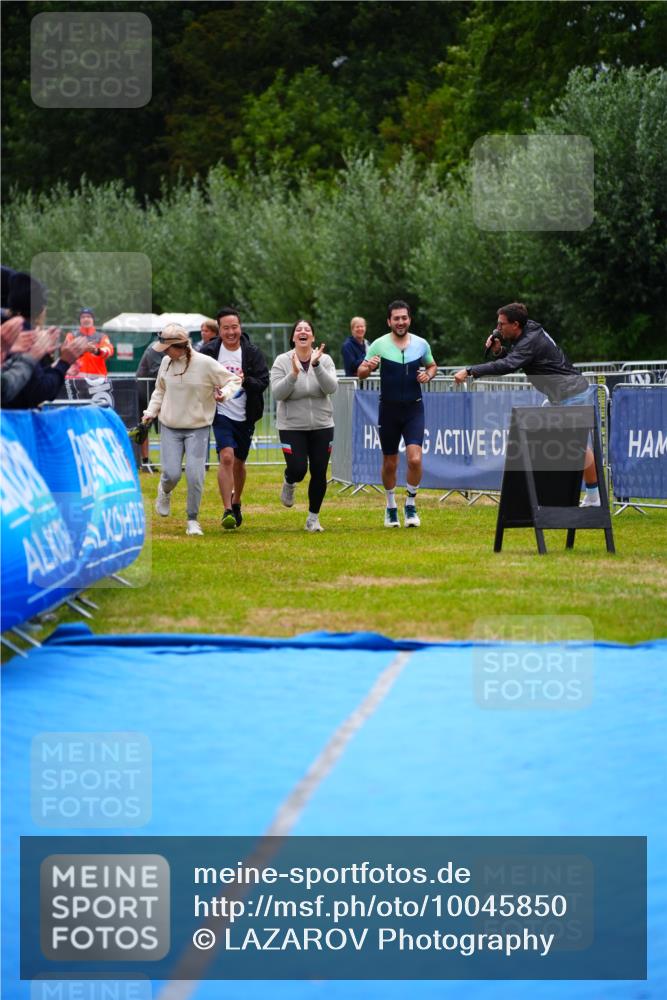 30.08.2026 - Elbe Triathlon Hamburg LAZAROV Photography http://msf.ph/oto/10045850 30.08.2026 17:09:43 Ziel  meine-sportfotos.de