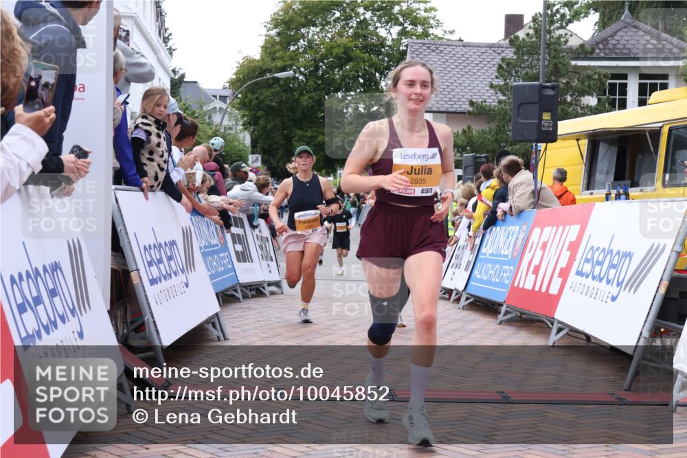 30.08.2026 - Blankeneser Heldenlauf Lena Gebhardt http://msf.ph/oto/10045852 30.08.2026 11:51:36 Ziel 2504, 2508, 2517, 2835 meine-sportfotos.de