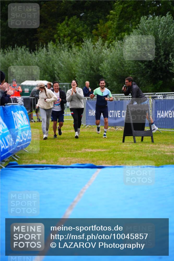 30.08.2026 - Elbe Triathlon Hamburg LAZAROV Photography http://msf.ph/oto/10045857 30.08.2026 17:09:43 Ziel  meine-sportfotos.de