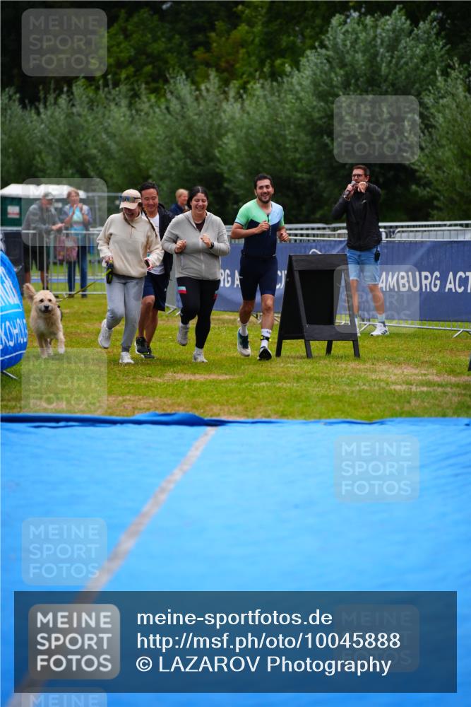 30.08.2026 - Elbe Triathlon Hamburg LAZAROV Photography http://msf.ph/oto/10045888 30.08.2026 17:09:45 Ziel  meine-sportfotos.de