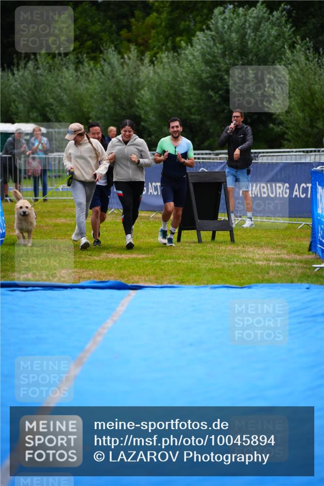 30.08.2026 - Elbe Triathlon Hamburg LAZAROV Photography http://msf.ph/oto/10045894 30.08.2026 17:09:45 Ziel  meine-sportfotos.de
