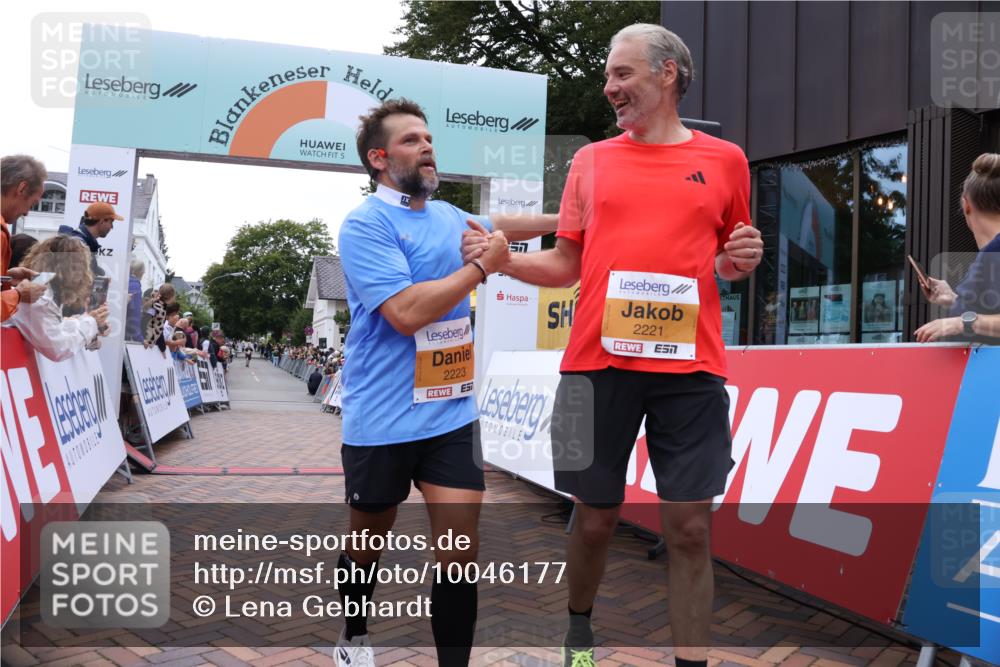 30.08.2026 - Blankeneser Heldenlauf Lena Gebhardt http://msf.ph/oto/10046177 30.08.2026 11:52:18 Ziel 2221, 2223 meine-sportfotos.de