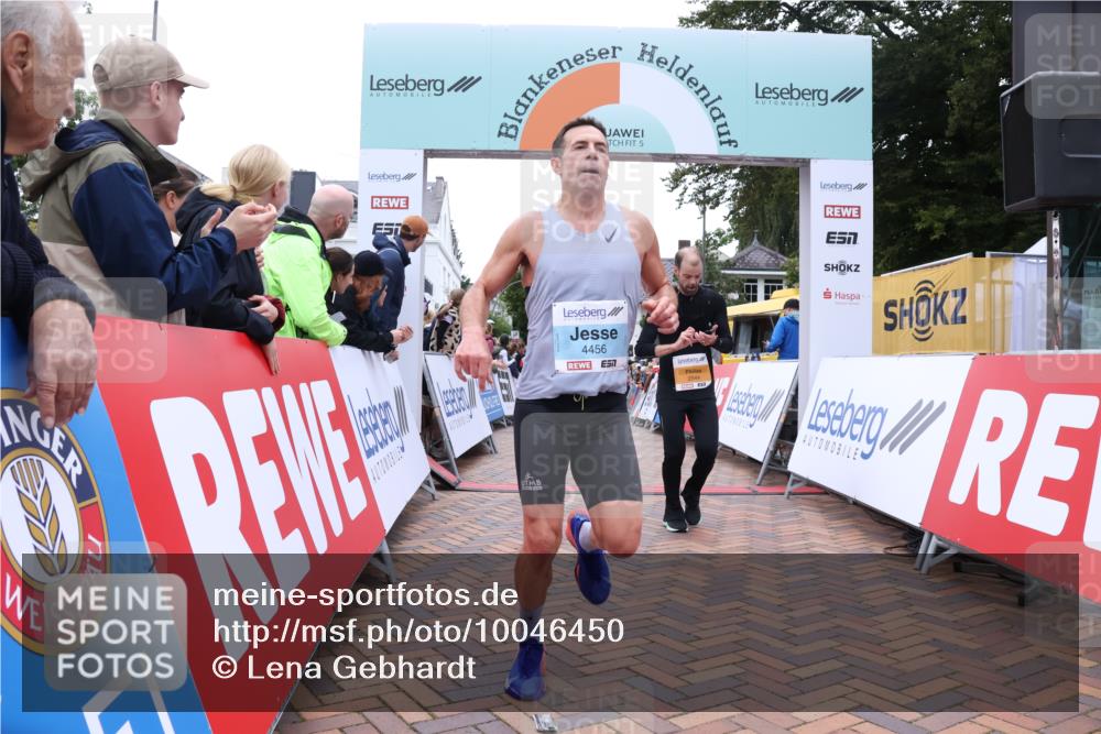 30.08.2026 - Blankeneser Heldenlauf Lena Gebhardt http://msf.ph/oto/10046450 30.08.2026 11:52:50 Ziel 2016, 2627, 2911, 2944, 4456 meine-sportfotos.de