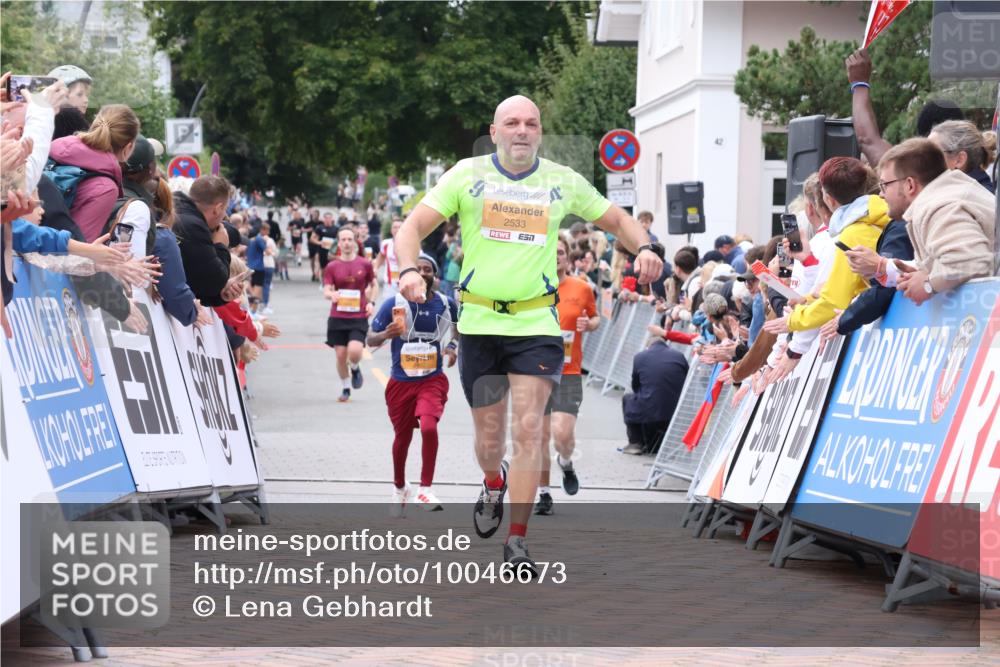 30.08.2026 - Blankeneser Heldenlauf Lena Gebhardt http://msf.ph/oto/10046673 30.08.2026 11:53:09 Ziel 2533, 2790, 2902 meine-sportfotos.de