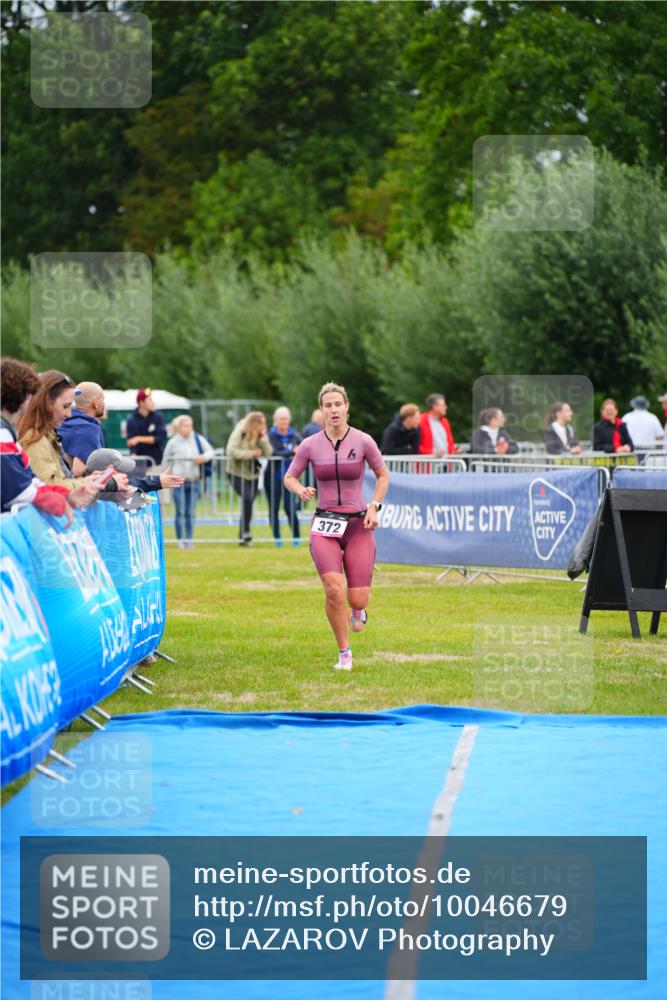 30.08.2026 - Elbe Triathlon Hamburg LAZAROV Photography http://msf.ph/oto/10046679 30.08.2026 10:26:19 Ziel 372 meine-sportfotos.de