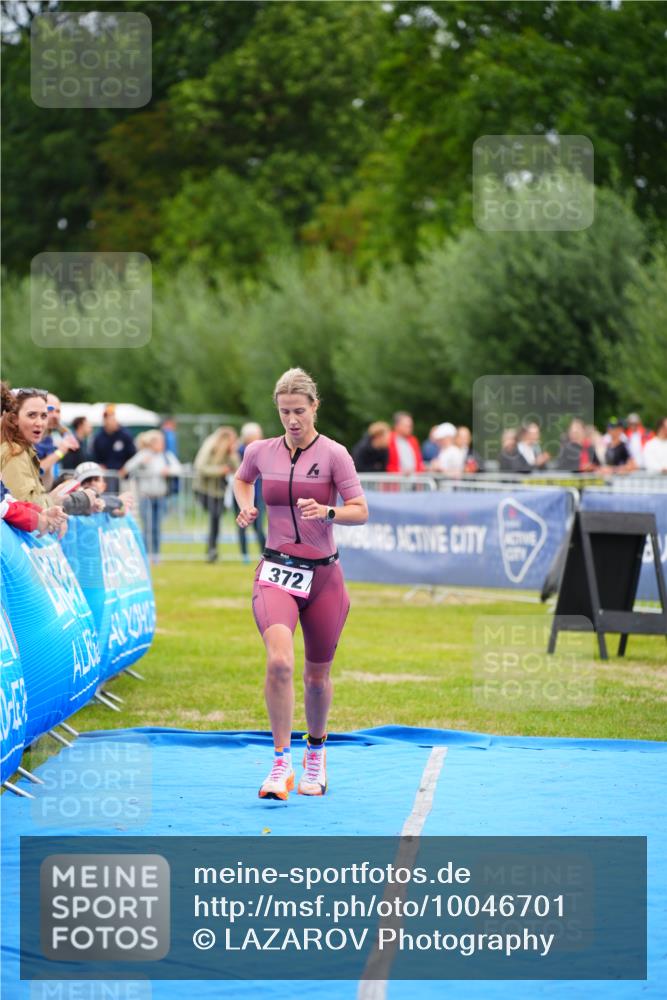 30.08.2026 - Elbe Triathlon Hamburg LAZAROV Photography http://msf.ph/oto/10046701 30.08.2026 10:26:21 Ziel 372 meine-sportfotos.de