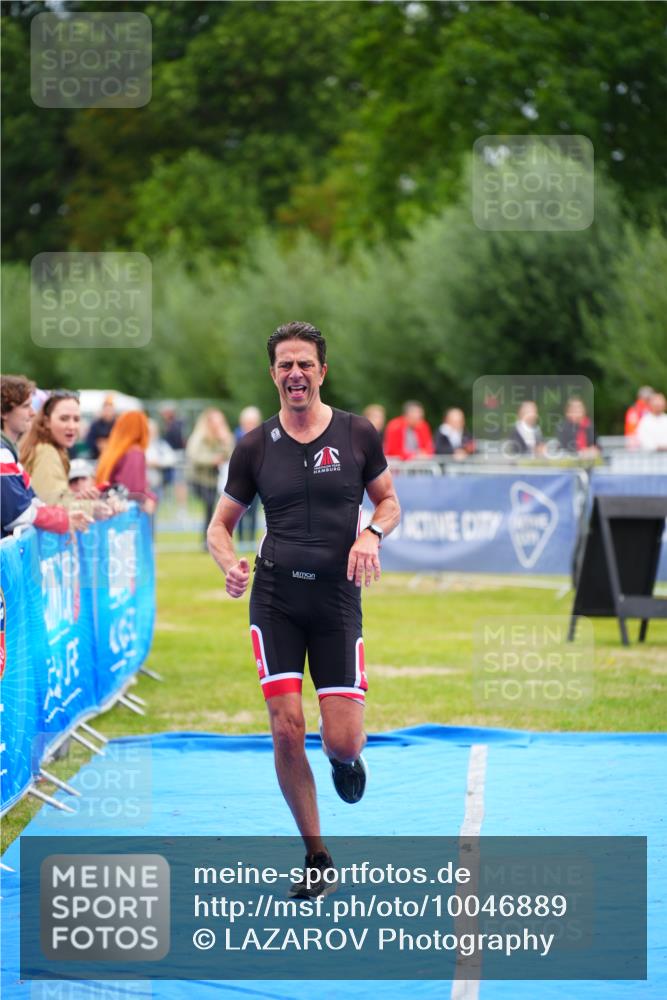 30.08.2026 - Elbe Triathlon Hamburg LAZAROV Photography http://msf.ph/oto/10046889 30.08.2026 10:26:42 Ziel 280 meine-sportfotos.de