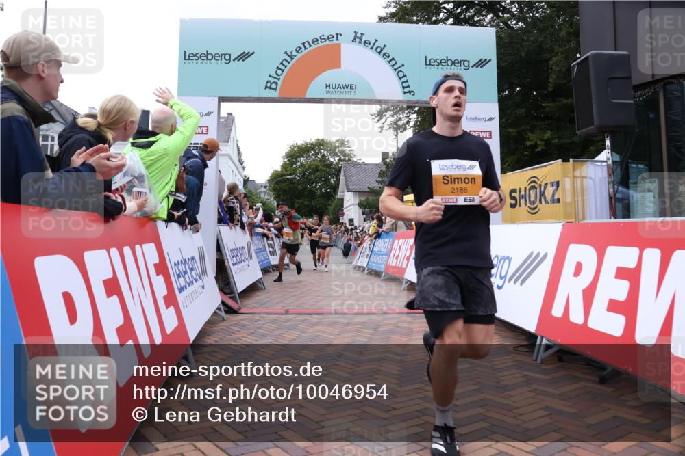 30.08.2026 - Blankeneser Heldenlauf Lena Gebhardt http://msf.ph/oto/10046954 30.08.2026 11:53:24 Ziel 2004, 2173, 2186, 2244, 2404, 2433, 2699 meine-sportfotos.de