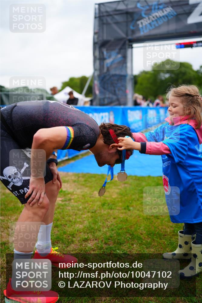 30.08.2026 - Elbe Triathlon Hamburg LAZAROV Photography http://msf.ph/oto/10047102 30.08.2026 10:28:26 Ziel 322 meine-sportfotos.de